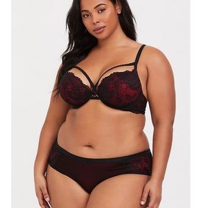 Torrid strappy bra & panty set. Panty sz 1.